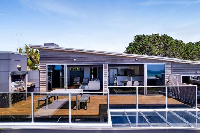 Photo of property in 14 Shearer Drive, Oakura, 4314