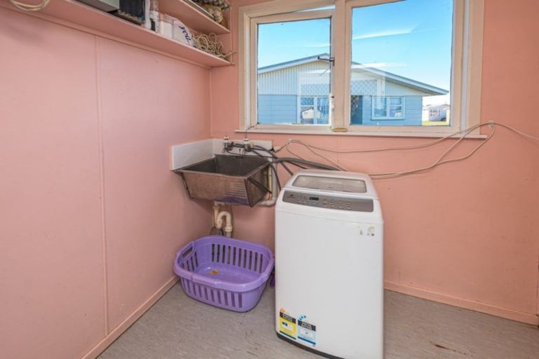 Photo of property in 21 Gibbons Crescent, Castlecliff, Whanganui, 4501