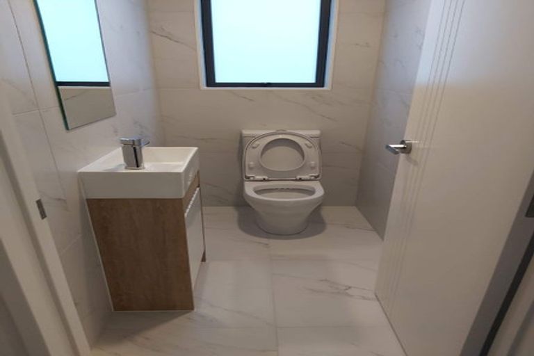 Photo of property in 9a Gossamer Drive, Pakuranga Heights, Auckland, 2010