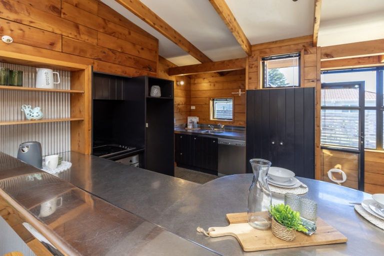 Photo of property in 102a Seaview Road, Paraparaumu Beach, Paraparaumu, 5032