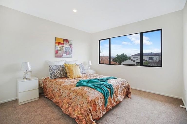 Photo of property in 20 Speyside Crescent, Flat Bush, Auckland, 2016