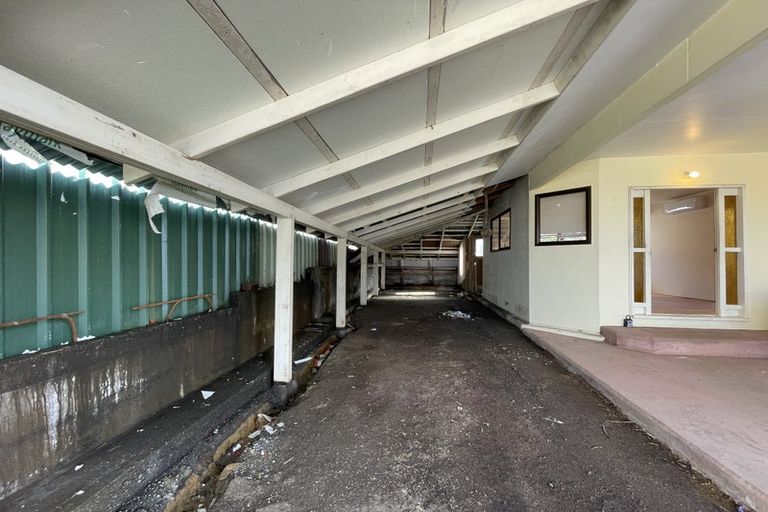 Photo of property in 32a Te Atatu Road, Te Atatu South, Auckland, 0610