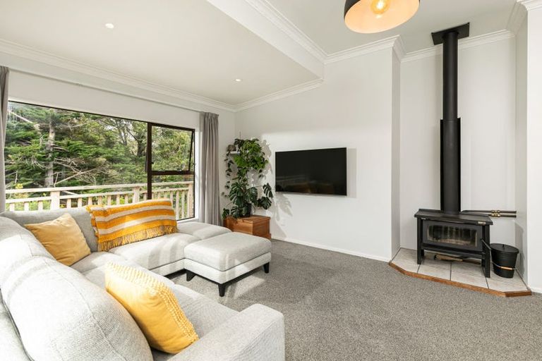 Photo of property in 2/3 Miriam Corban Heights, Henderson, Auckland, 0612