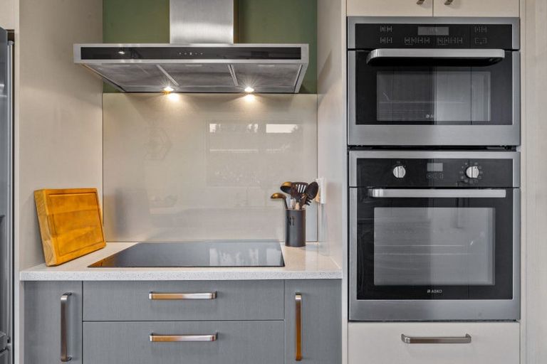 Photo of property in 15 Tableau Place, Totara Vale, Auckland, 0629