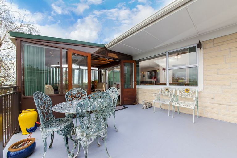 Photo of property in 466 Don Buck Road, Massey, Auckland, 0614