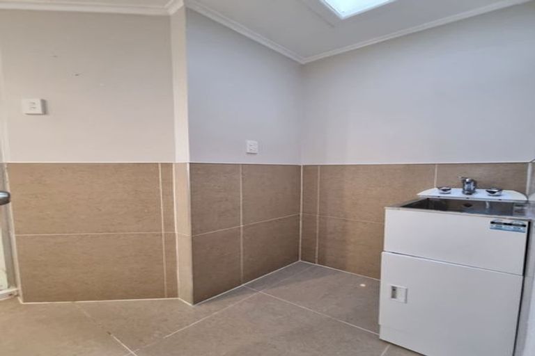 Photo of property in 19 Barrys Road, Glendene, Auckland, 0602