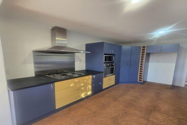 Photo of property in 9 Tatau Way, Te Atatu Peninsula, Auckland, 0610