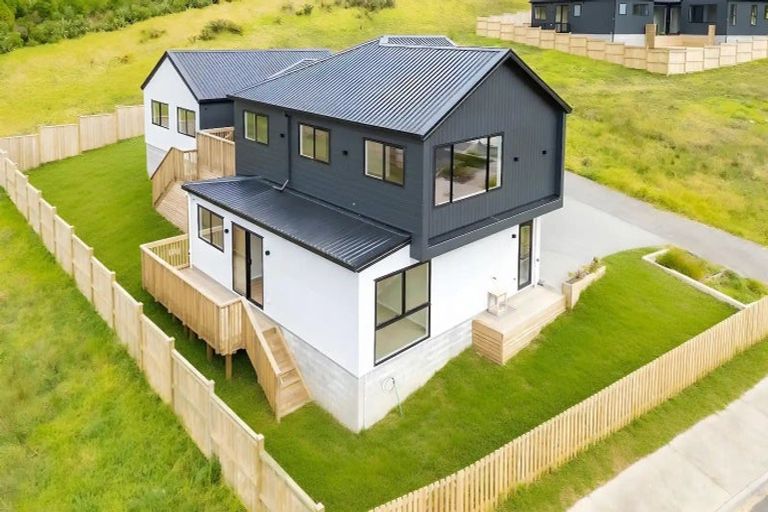 Photo of property in 30 Awanui Road, Red Beach, 0932