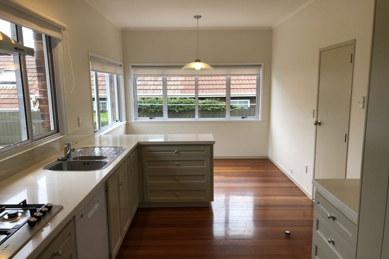 Photo of property in 1/7 Sylvan Park Avenue, Milford, Auckland, 0620