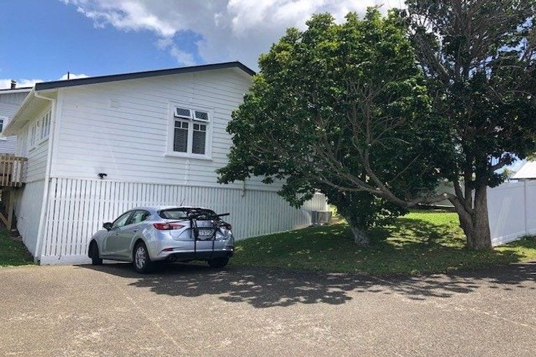 Photo of property in 1/2 East Coast Road, Milford, Auckland, 0620