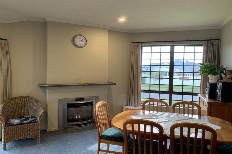 Photo of property in 2 Stratford Place, Huntington, Hamilton, 3210