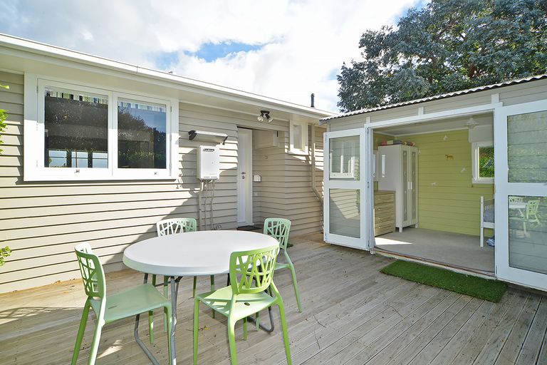 Photo of property in 1a Dublin Street, Martinborough, 5711
