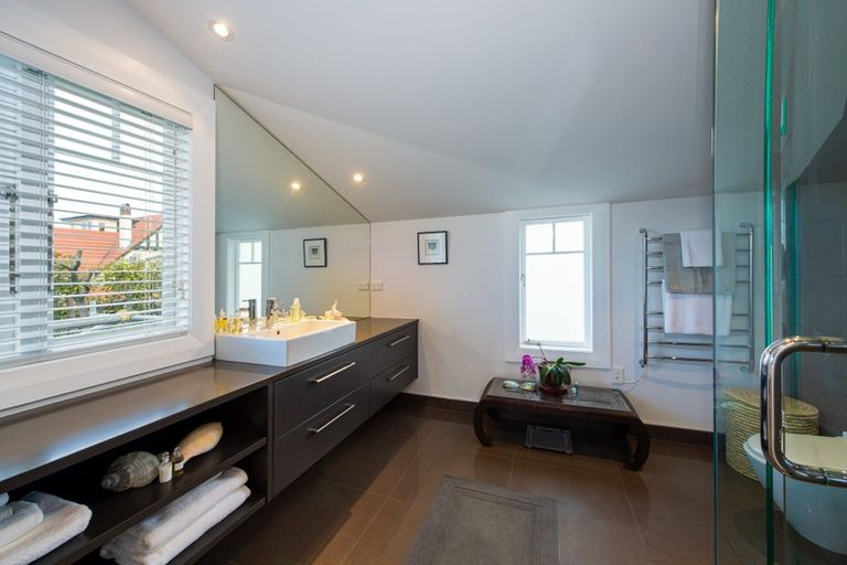 Photo of property in 13 Ocean View Road, Milford, Auckland, 0620