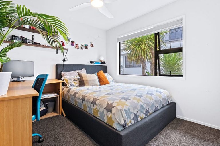 Photo of property in 1/33 Hyde Road, Rothesay Bay, Auckland, 0630