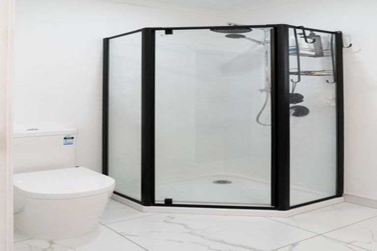 Photo of property in 1/18 Crosby Road, West Harbour, Auckland, 0618