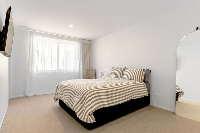 Photo of property in 18 Rushland Road, Jacks Point, 9371