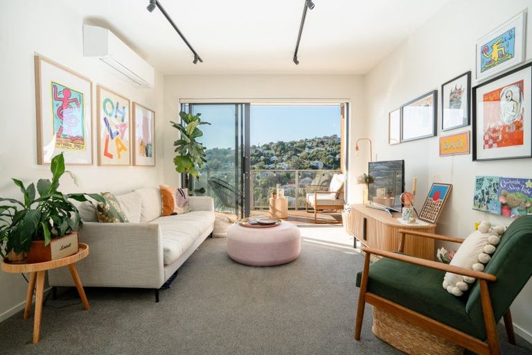 Photo of property in 6/63 Tiketike Way, Brooklyn, Wellington, 6021