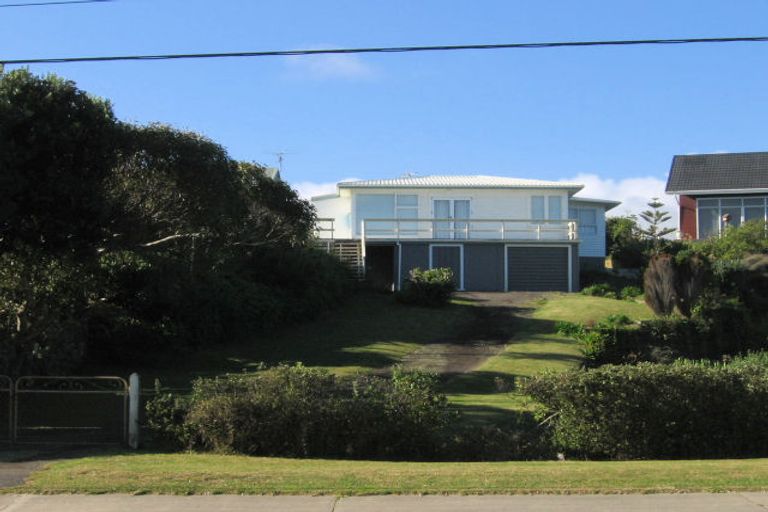 Photo of property in 52 Field Way, Waikanae Beach, Waikanae, 5036
