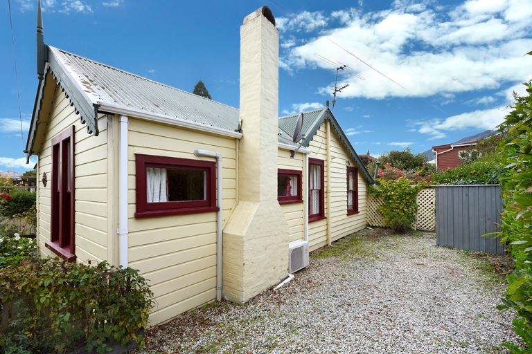 Photo of property in 143 Tasman Street, Nelson, 7010