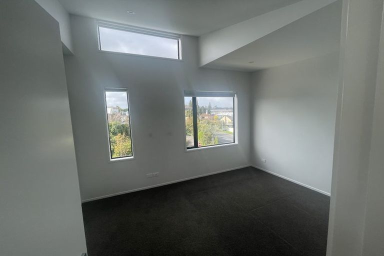 Photo of property in 35 Lewis Road, Pakuranga, Auckland, 2010