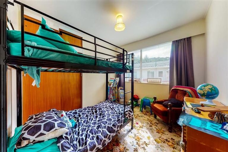 Photo of property in 68 Akaroa Drive, Maupuia, Wellington, 6022