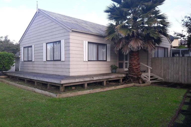 Photo of property in 3 Mistletoe Place, Browns Bay, Auckland, 0630