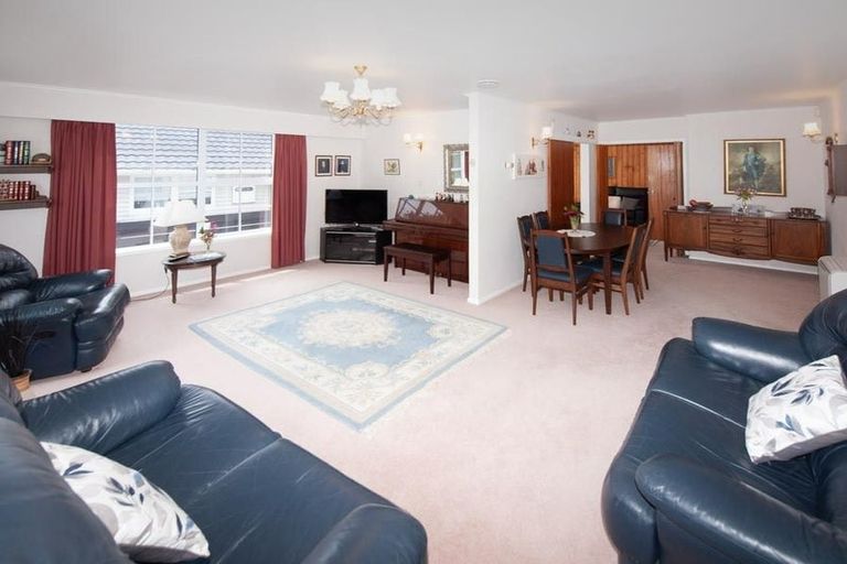 Photo of property in 27 Cranwell Street, Churton Park, Wellington, 6037