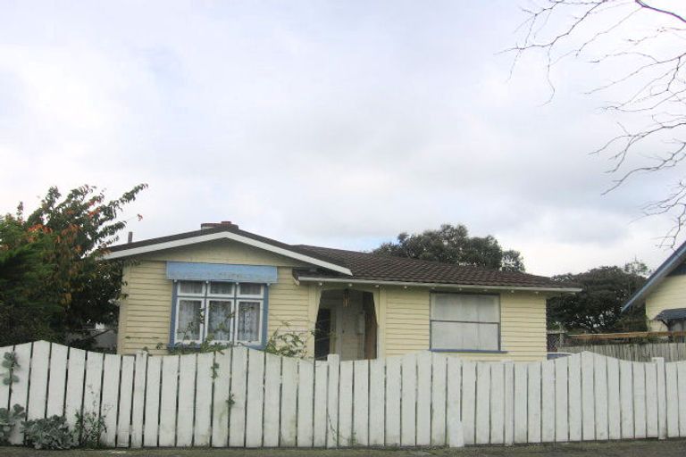 Photo of property in 27 Kingswood Street, Takaro, Palmerston North, 4412
