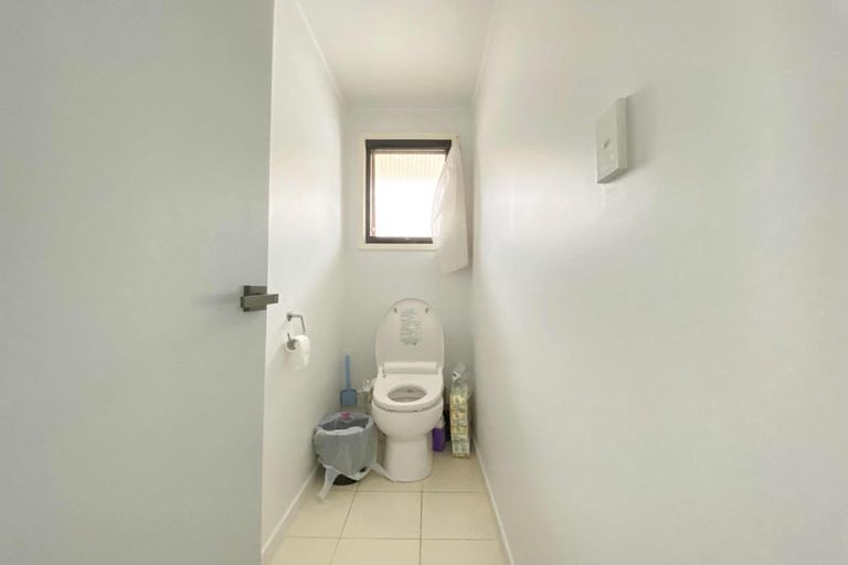 Photo of property in 46 Target Road, Totara Vale, Auckland, 0629