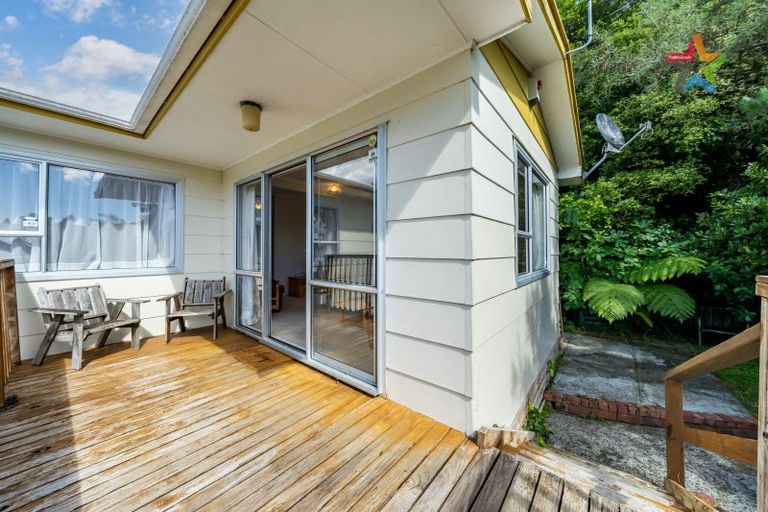 Photo of property in 11 Mokopuna Grove, Stokes Valley, Lower Hutt, 5019