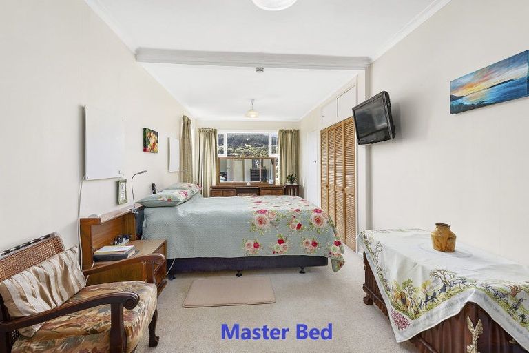 Photo of property in 353 Main Road, Tawa, Wellington, 5028