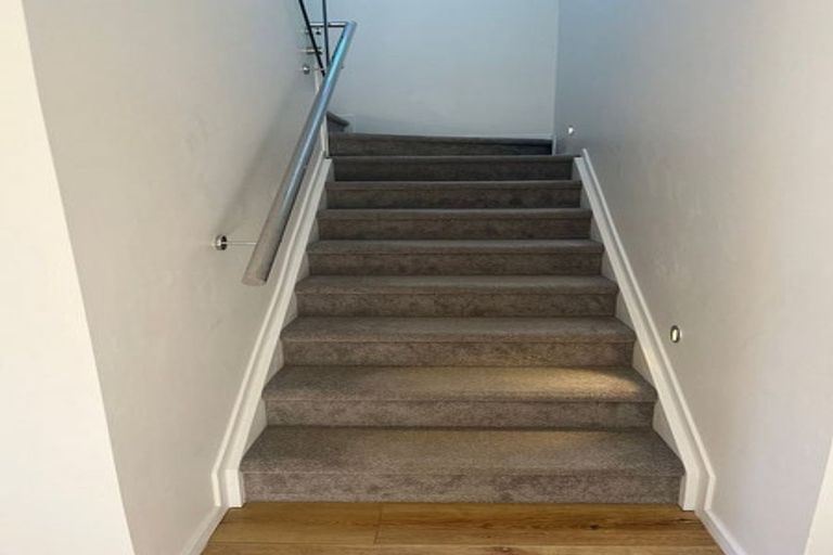 Photo of property in 5d Sorrel Crescent, Bucklands Beach, Auckland, 2012