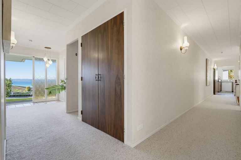 Photo of property in 8 Manahi Avenue, Kawaha Point, Rotorua, 3010