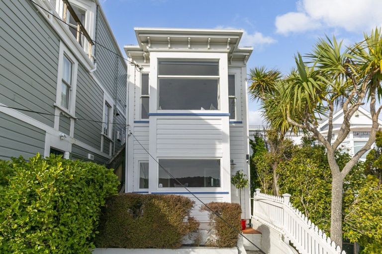 Photo of property in 19 Shannon Street, Mount Victoria, Wellington, 6011