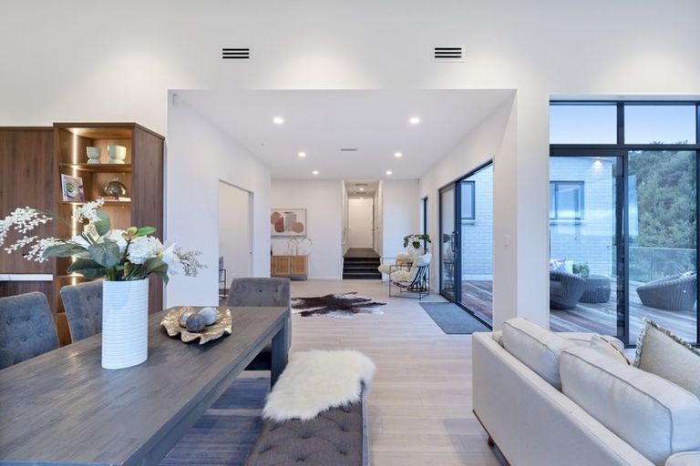 Photo of property in 42 Paparahi Place, Wainui, 0992