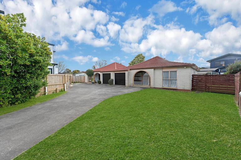 Photo of property in 7a Kirrama Place, Conifer Grove, Takanini, 2112