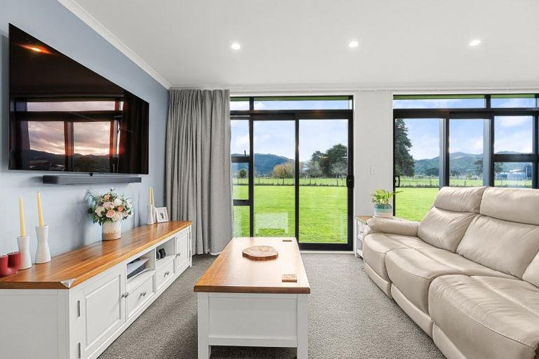 Photo of property in 98 Thomas Road, Dalefield, Carterton, 5791