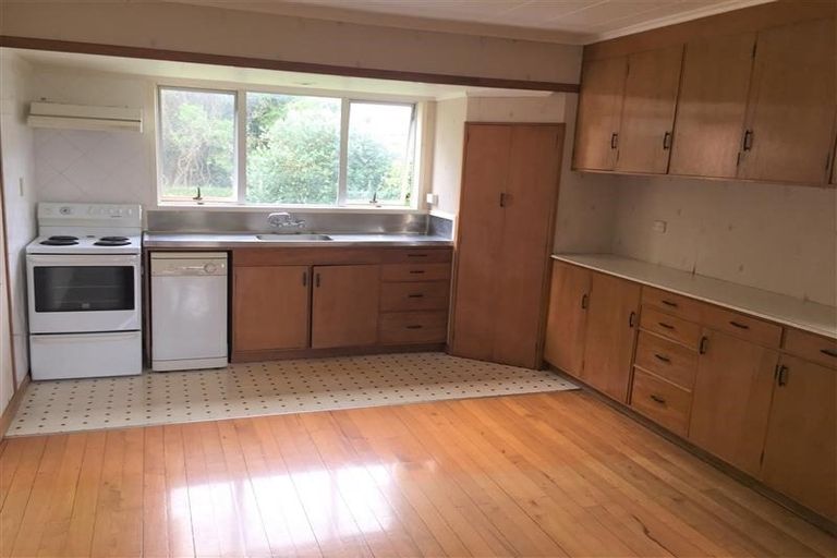 Photo of property in 4 Mission Street, Moturoa, New Plymouth, 4310