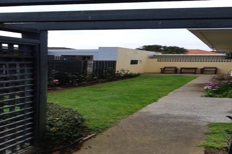 Photo of property in 6 Holsworthy Road, Lower Vogeltown, New Plymouth, 4310