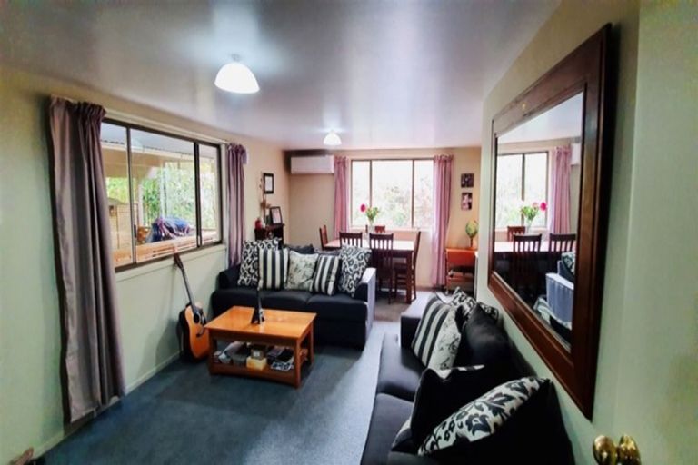 Photo of property in 17 Busby Hill, Havelock North, 4130