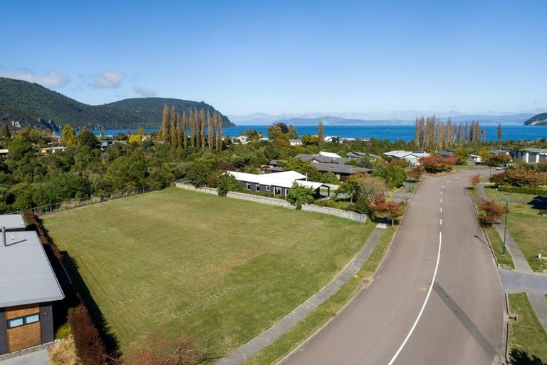 Photo of property in 135 Lisland Drive, Kinloch, Taupo, 3377