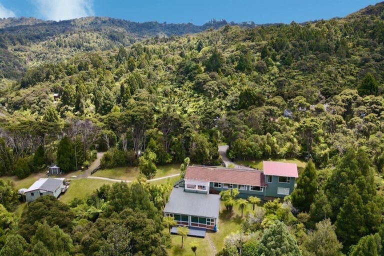 Photo of property in 18 Steam Hauler Track, Waitakere, Henderson, 0782