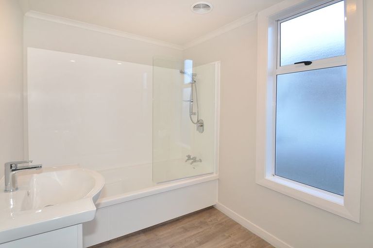 Photo of property in 5 Hargest Crescent, Saint Kilda, Dunedin, 9012