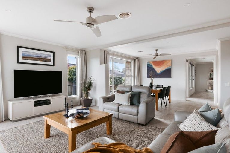 Photo of property in 30 Broadwater Close, Pyes Pa, Tauranga, 3112