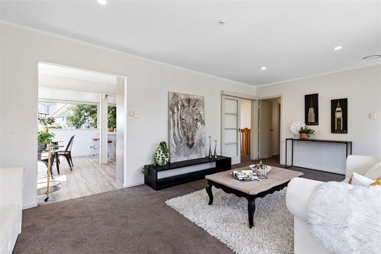 Photo of property in 8 Altona Road, Forrest Hill, Auckland, 0620