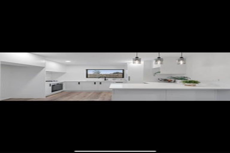 Photo of property in 67b Hutchinsons Road, Bucklands Beach, Auckland, 2014