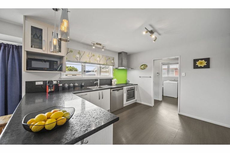 Photo of property in 108 Wainoni Road, Avondale, Christchurch, 8061