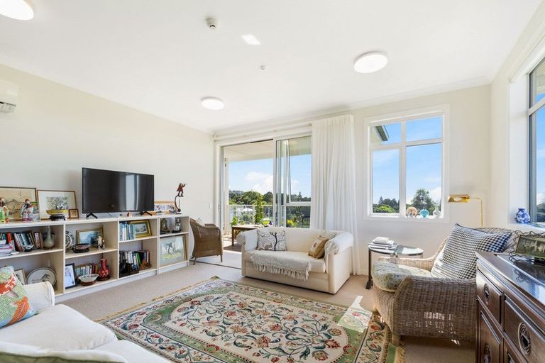 Photo of property in 110 Rewa Rewa Lane, Orewa, 0931