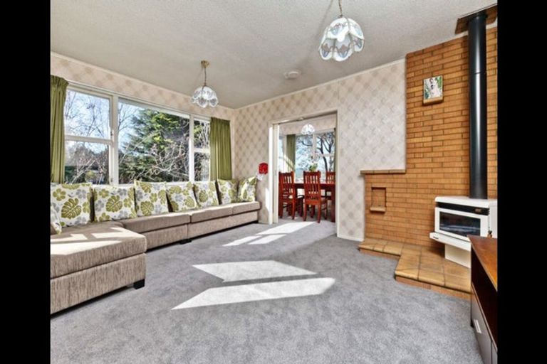 Photo of property in 1/28 Sequoia Place, Sunnynook, Auckland, 0620