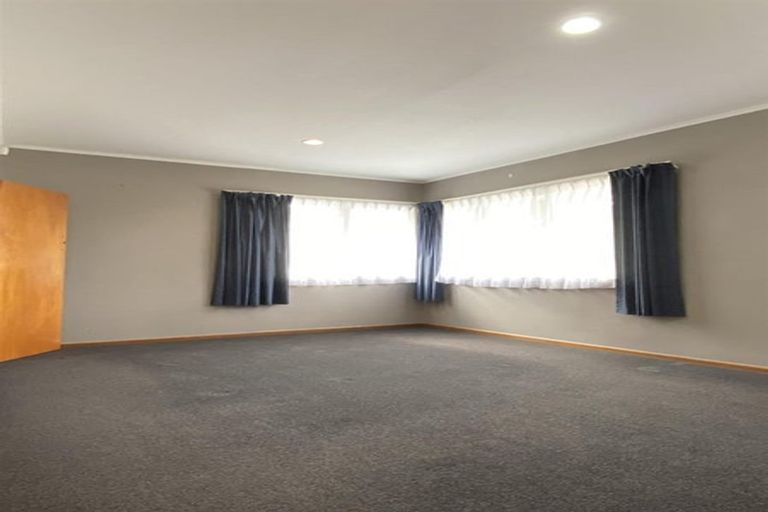 Photo of property in 7 Cornwall Street, Te Atatu South, Auckland, 0610
